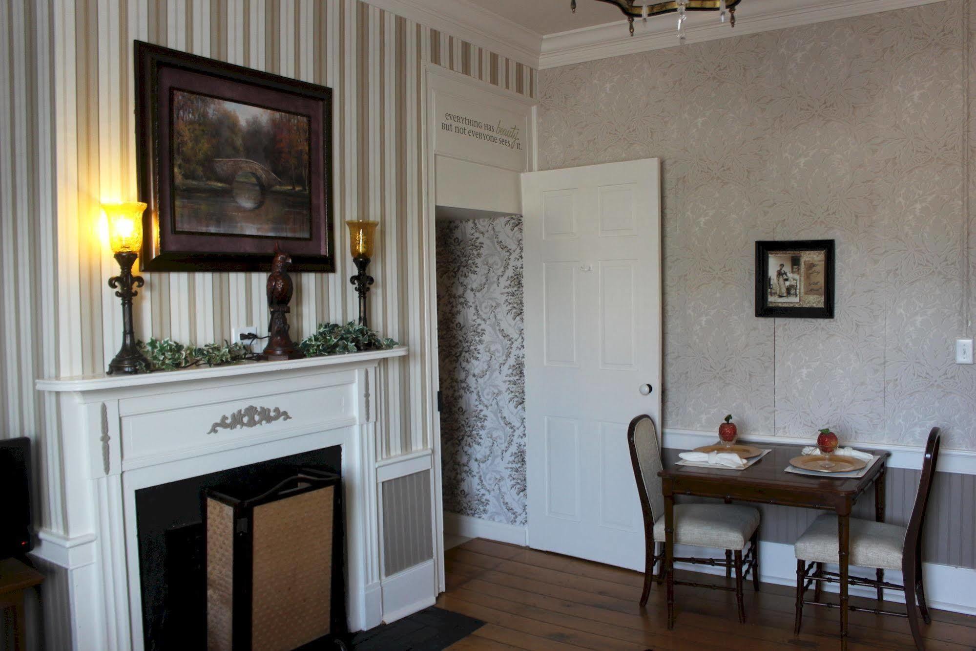 Casselman Inn Grantsville Экстерьер фото