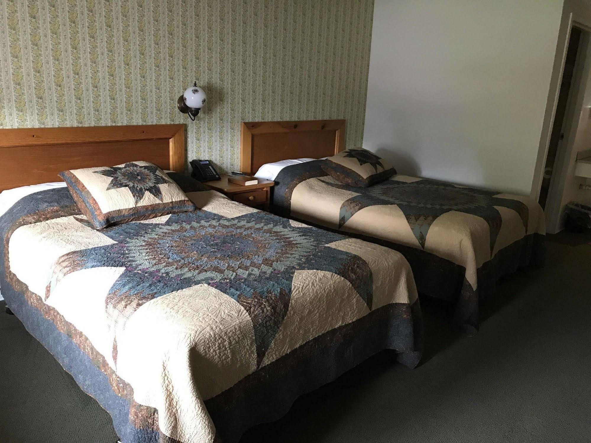 Casselman Inn Grantsville Экстерьер фото